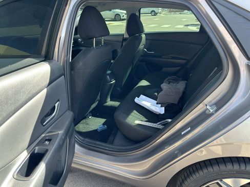 Used 2023 Hyundai Elantra SEL w/ Convenience Package image 6