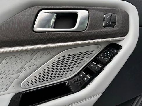 Certified 2025 Ford Explorer Platinum w/ Ultimate Package image 14