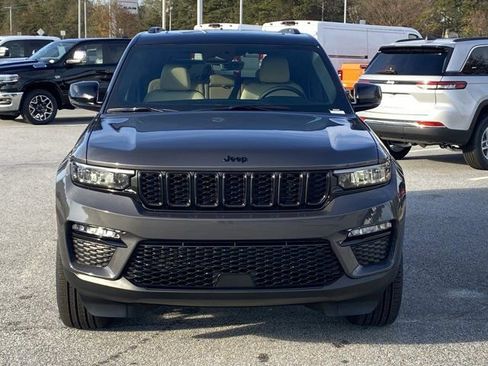 Used 2025 Jeep Grand Cherokee Limited AWD/4WD image 2