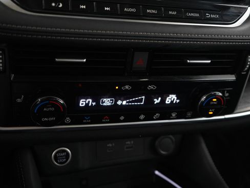 Used 2022 Nissan Rogue Platinum w/ Head-Up Display Package image 23