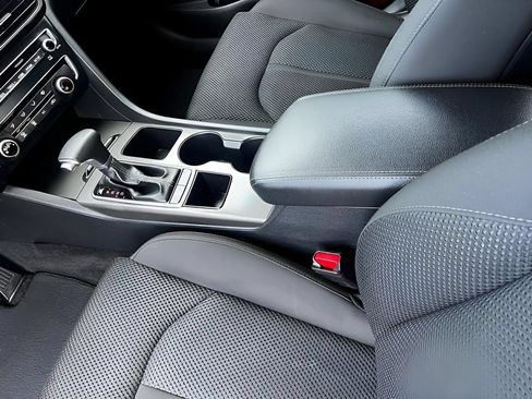 Used 2020 Kia Optima LX FWD image 12