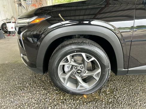 Used 2024 Chevrolet Trax LT FWD image 30