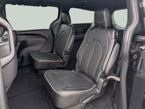 Used 2026 Chrysler Pacifica Limited w/ S Appearance Package image 20