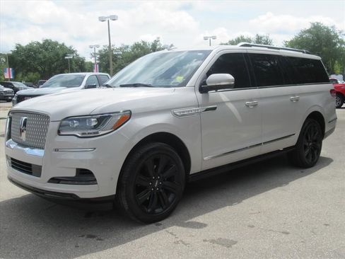 Used 2024 Lincoln Navigator L Reserve AWD/4WD image 3