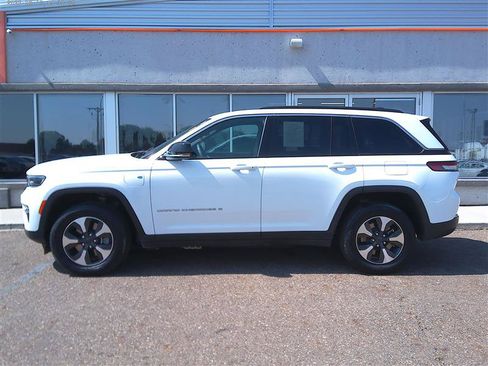 Used 2024 Jeep Grand Cherokee Limited 4xe AWD/4WD image 2