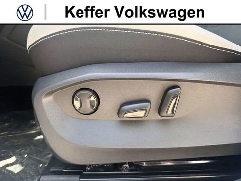 New 2026 Volkswagen Taos SE AWD/4WD image 13