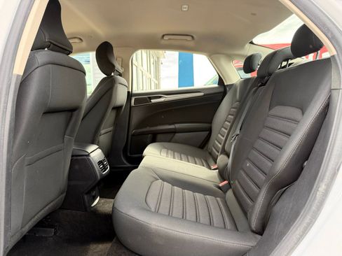 Used 2019 Ford Fusion SE FWD image 14
