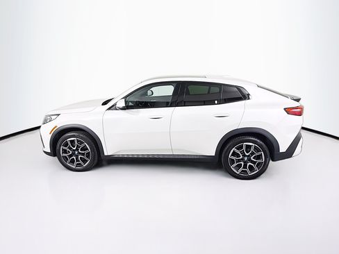 Used 2026 BMW X2 xDrive28i AWD/4WD image 4