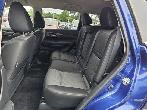 Used 2019 Nissan Rogue SV w/ Premium Package FWD image 16