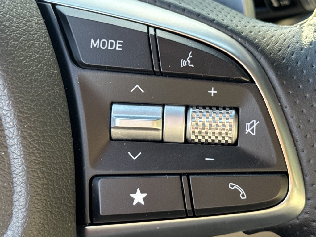 Used 2025 Genesis G70 2.5T RWD image 25