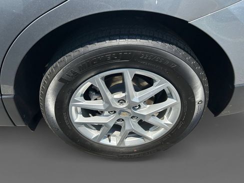Used 2023 Chevrolet Equinox LT w/ Driver Convenience Package FWD image 8
