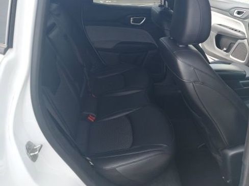 Used 2024 Jeep Compass Latitude image 14