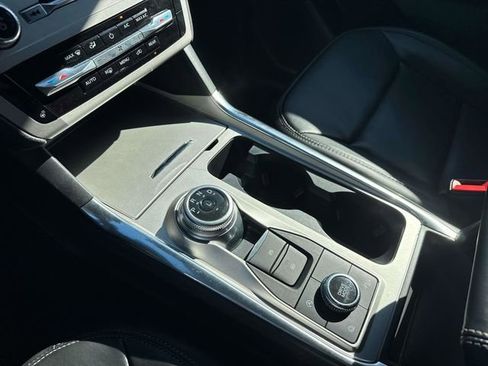 Used 2024 Ford Explorer XLT w/ Equipment Group 202A image 33