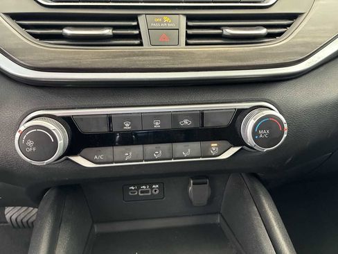 Used 2025 Nissan Altima 2.5 SV image 16