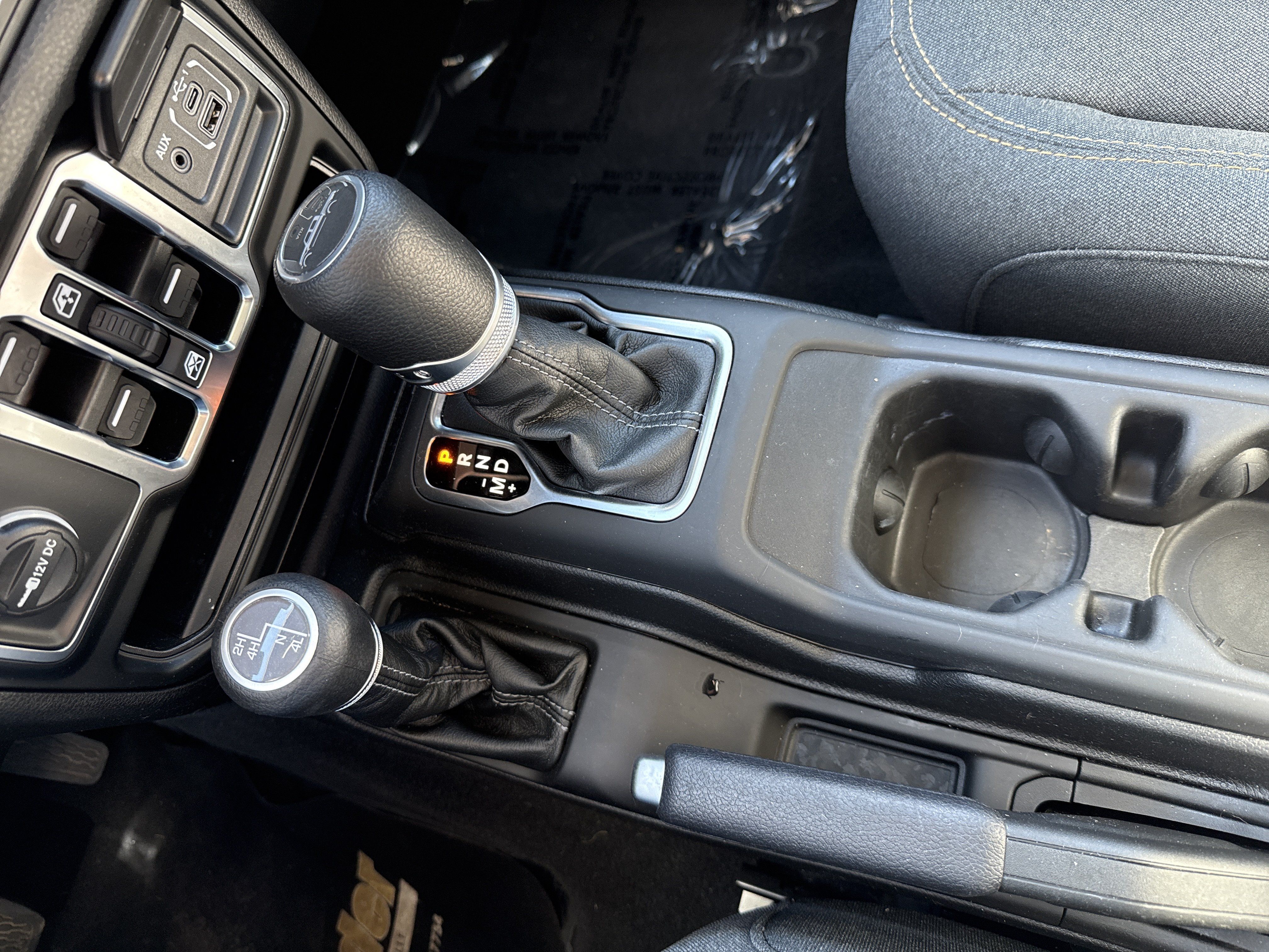 Used 2025 Jeep Gladiator Sport AWD/4WD image 23