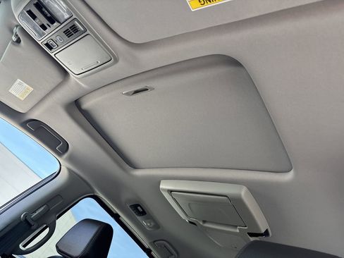 Used 2018 Honda Odyssey Elite image 16