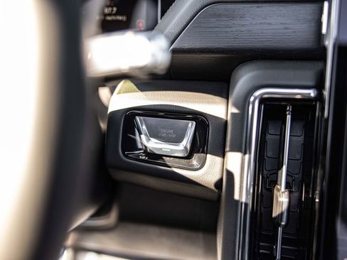 Used 2026 GMC Yukon Denali w/ Sun & Power Step Package image 28