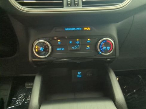 Used 2022 Ford Escape SE image 18