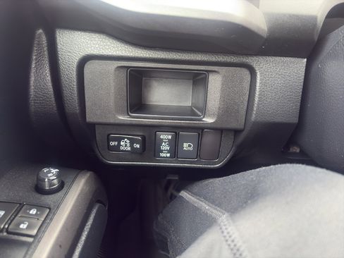 Used 2019 Toyota Tacoma TRD Sport image 19