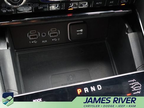 Used 2023 Jeep Grand Cherokee Summit w/ Luxury Tech Group V AWD/4WD image 40