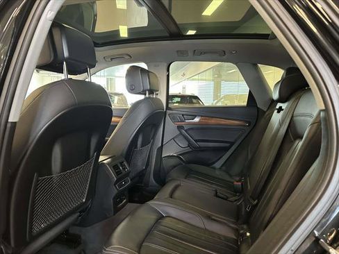 Used 2023 Audi Q5 2.0T Premium w/ Convenience Package image 10