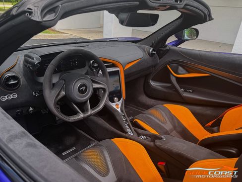 Used 2025 McLaren 750S Spider image 2
