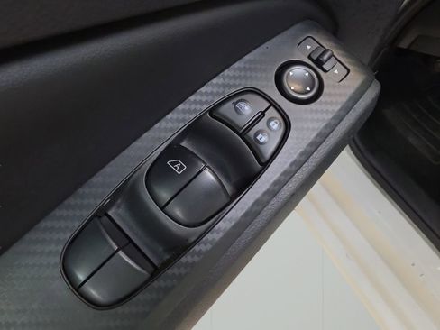 Used 2025 Nissan Altima 2.5 SV FWD image 13