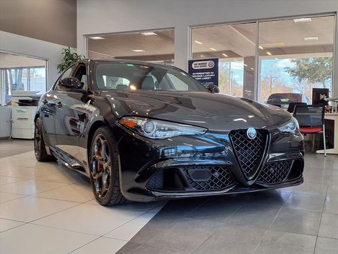Used 2023 Alfa Romeo Giulia Quadrifoglio w/ Active Assist Plus Package image 6