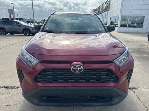 Used 2021 Toyota RAV4 LE FWD image 2
