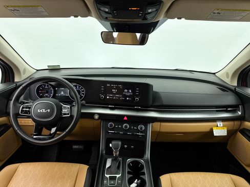 Used 2024 Kia Carnival LX image 20