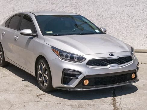 Used 2021 Kia Forte LXS FWD image 3