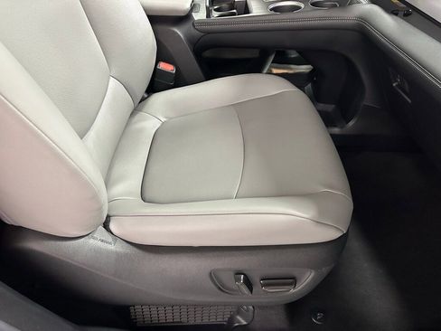 Used 2025 Toyota Sienna XLE image 64