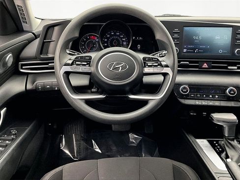 Used 2023 Hyundai Elantra SEL image 5