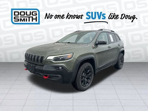 Used 2021 Jeep Cherokee Trailhawk image 3