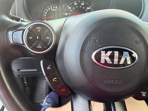 Used 2016 Kia Soul + FWD image 27