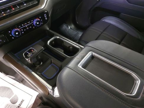 Used 2022 Chevrolet Silverado 1500 High Country w/ High Country Premium Package image 27