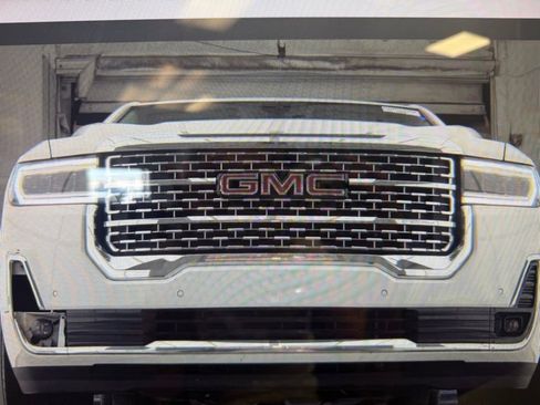 Used 2023 GMC Acadia Denali image 3