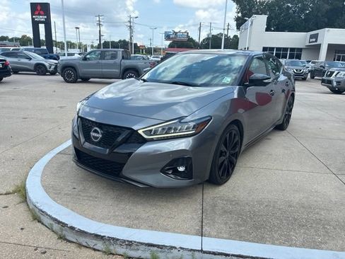 Used 2023 Nissan Maxima SR w/ Sport Mat Group FWD image 3