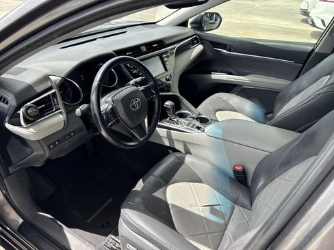 Used 2018 Toyota Camry XLE FWD image 12