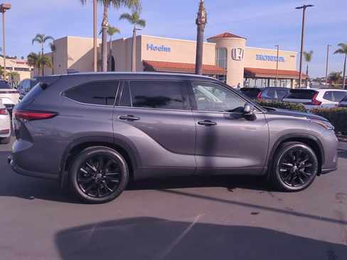 Used 2021 Toyota Highlander Limited image 5