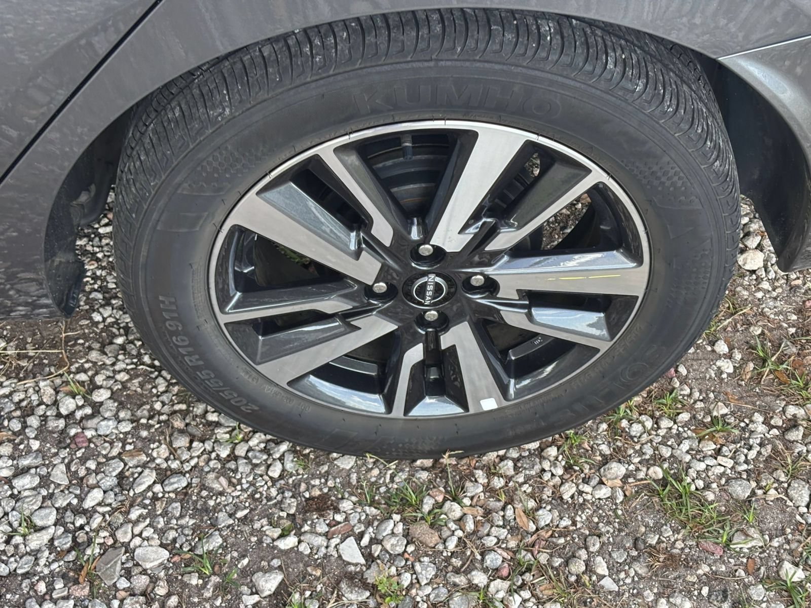 Used 2025 Nissan Versa SV FWD image 27