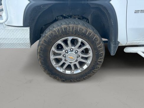 Used 2024 Chevrolet Silverado 2500 LTZ w/ LTZ Convenience Package AWD/4WD image 9