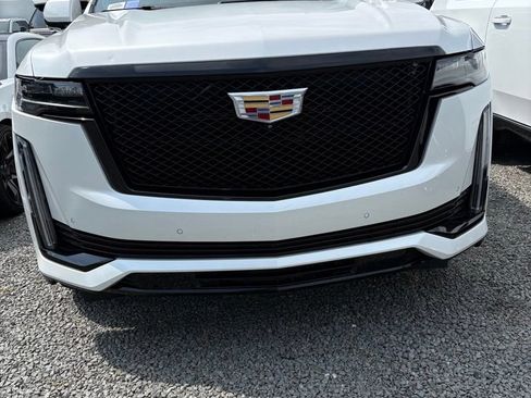 Used 2023 Cadillac Escalade ESV Sport Platinum AWD/4WD image 2