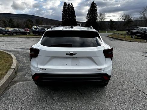 Used 2024 Chevrolet Trax RS w/ Driver Confidence Package image 6