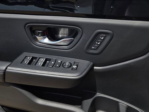 Used 2025 Honda Pilot EX-L image 18