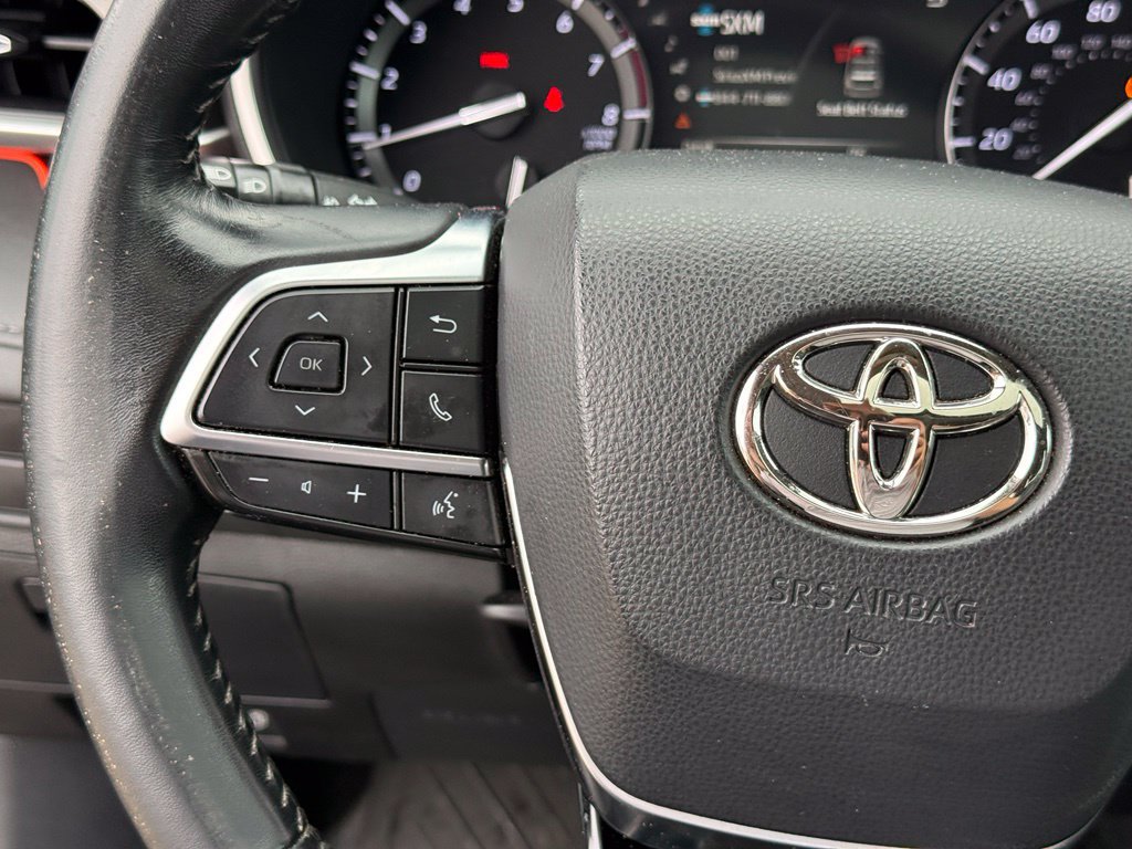 Used 2021 Toyota Highlander XLE AWD/4WD image 14