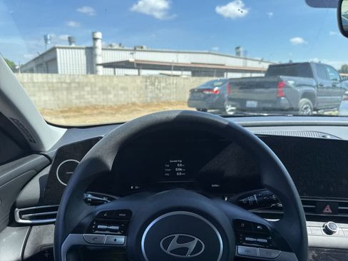 Used 2024 Hyundai Elantra SEL FWD image 20