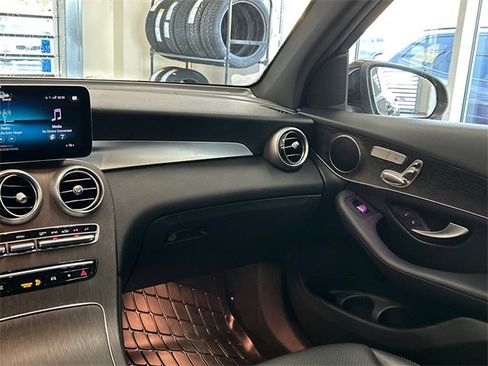 Used 2021 Mercedes-Benz GLC 300 GLC 300 image 23