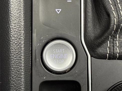 Used 2023 Volkswagen Atlas Cross Sport SE image 21