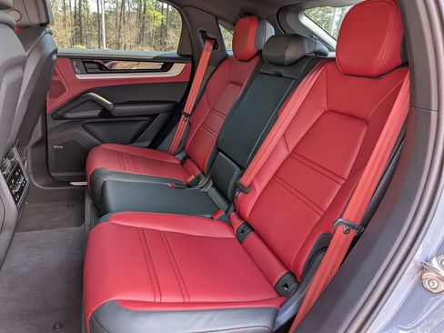 Certified 2025 Porsche Cayenne S AWD/4WD image 32